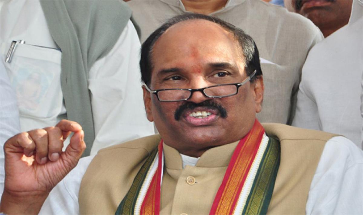 Uttam Kumar slams KCR over poll promises